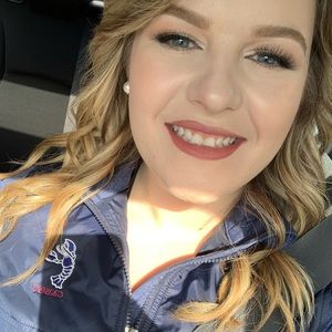 Meet your Posher, Laura